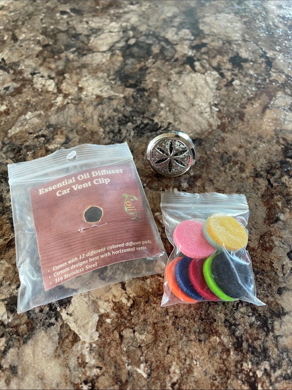 Stainless Steel Car Vent Essential Oil Diffuser with Assorted Felt Pads Aroma